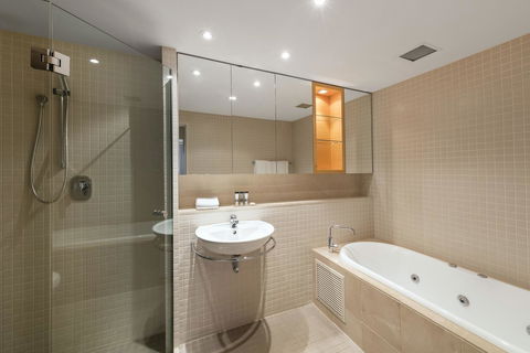 Oaks Glenelg Plaza Pier Suites - South Australia Travel 3