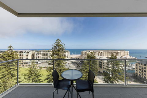 Oaks Glenelg Liberty Suites - South Australia Travel 11