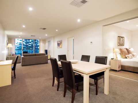 Oaks Glenelg Liberty Suites - South Australia Travel 24