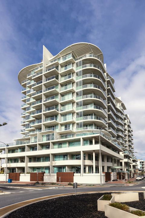 Oaks Glenelg Liberty Suites - South Australia Travel 1