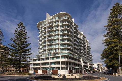 Oaks Glenelg Liberty Suites - South Australia Travel 0