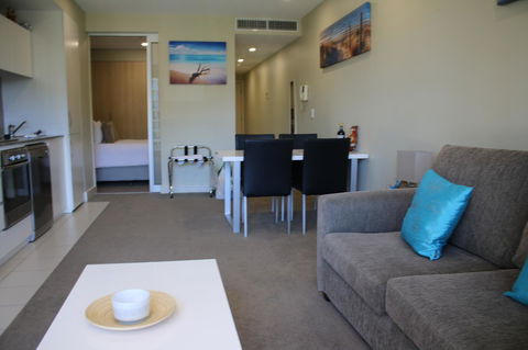 Beachside Luxury Getaway In Glenelg - South Australia Travel 2
