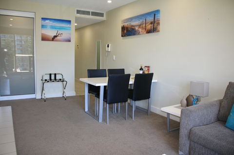 Beachside Luxury Getaway In Glenelg - South Australia Travel 5