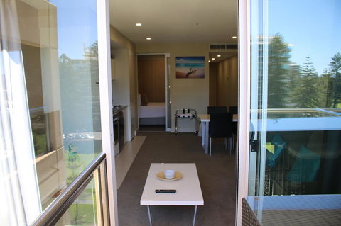 Beachside Luxury Getaway In Glenelg - South Australia Travel 3