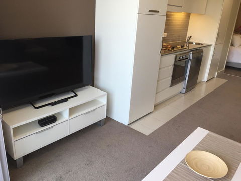 Beachside Luxury Getaway In Glenelg - South Australia Travel 10