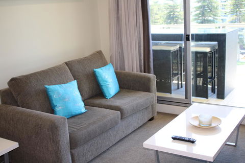 Beachside Luxury Getaway In Glenelg - South Australia Travel 8