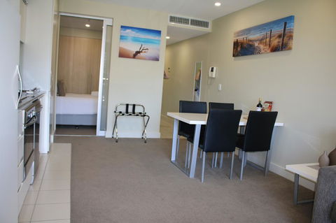 Beachside Luxury Getaway In Glenelg - South Australia Travel 4