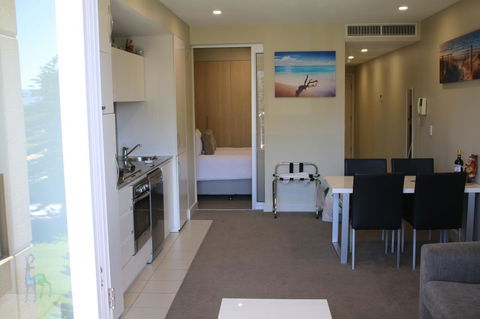 Beachside Luxury Getaway In Glenelg - South Australia Travel 7