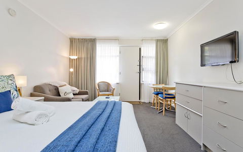 Glenelg Oasis Studios - South Australia Travel 4
