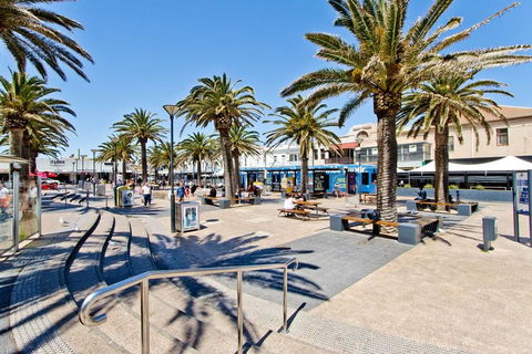 Glenelg Oasis Studios - South Australia Travel 14