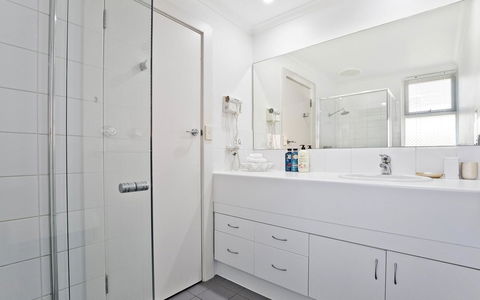 Glenelg Oasis Studios - South Australia Travel 12