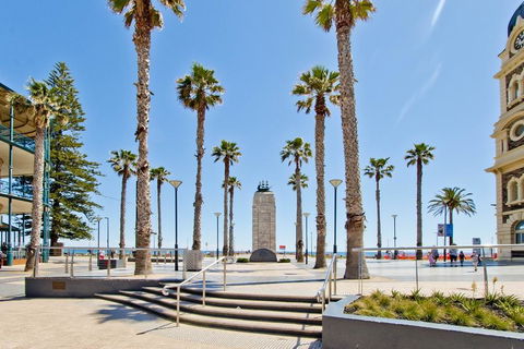 Glenelg Oasis Studios - South Australia Travel 5