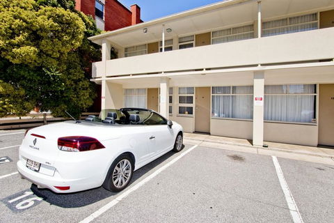 Glenelg Oasis Studios - South Australia Travel 17