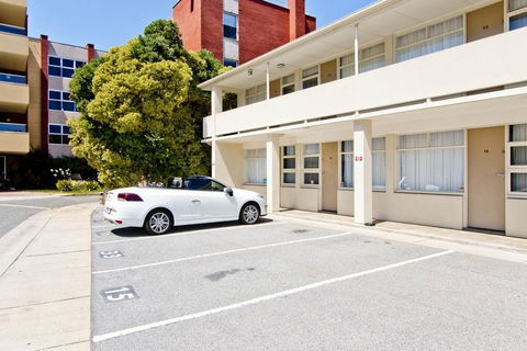 Glenelg Oasis Studios - South Australia Travel 6