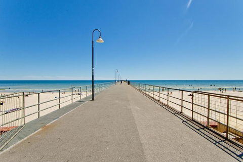 Glenelg Oasis Studios - South Australia Travel 15