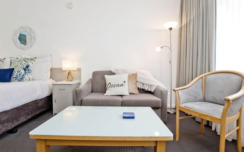 Glenelg Oasis Studios - South Australia Travel 9
