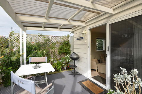 Wintergarden Beach Cabin - South Australia Travel 7