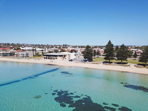 Tasman Beachside Apartment - South Australia Travel 12