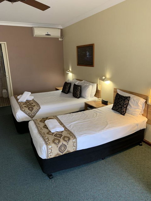 Cumberland Motor Inn - South Australia Travel 9