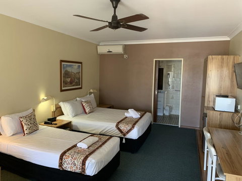 Cumberland Motor Inn - South Australia Travel 13