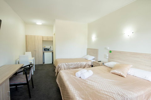 Jacksons Motor Inn - South Australia Travel 14