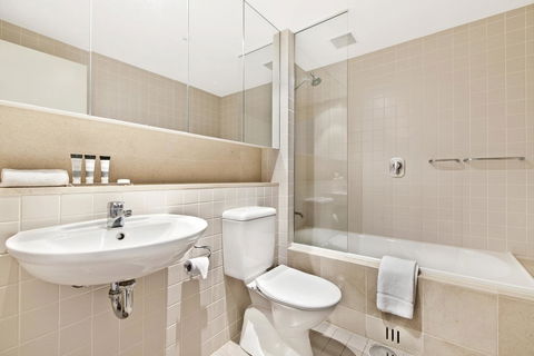 Glenelg Seaside Apartment - South Australia Travel 12
