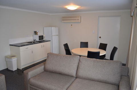 Arkana Motor Inn & Terrace Apartments - South Australia Travel 11