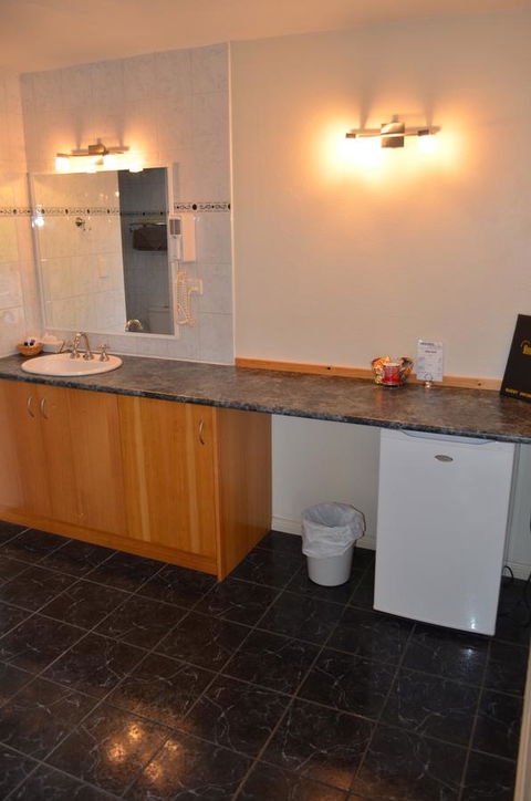 Arkana Motor Inn & Terrace Apartments - South Australia Travel 37