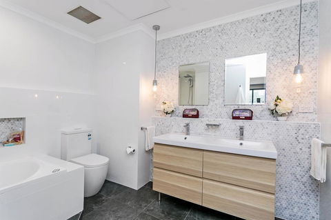 Heart Of Glenelg BnB - South Australia Travel 3