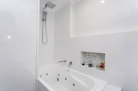 Heart Of Glenelg BnB - South Australia Travel 4
