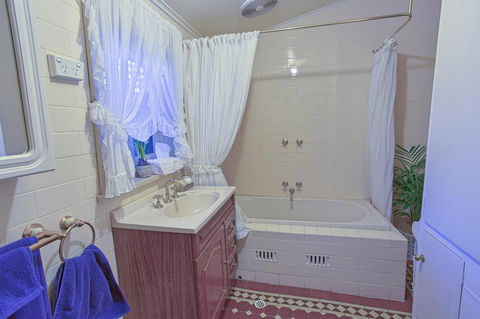 Tanunda Cottages - South Australia Travel 14