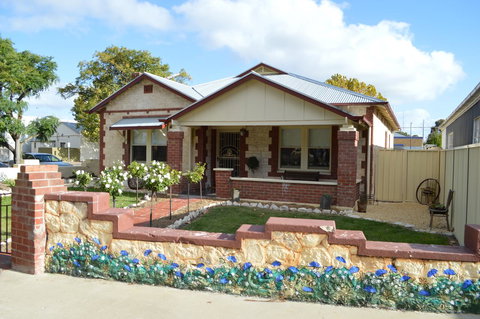 Two Cow Cottage Bed & Breakfast - South Australia Travel 15