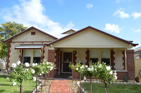 Two Cow Cottage Bed & Breakfast - South Australia Travel 1