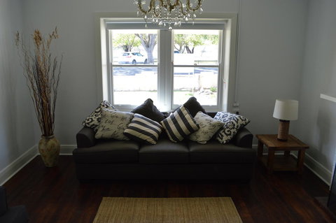 Two Cow Cottage Bed & Breakfast - South Australia Travel 14