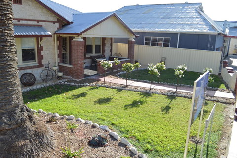 Two Cow Cottage Bed & Breakfast - South Australia Travel 18