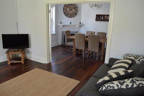 Two Cow Cottage Bed & Breakfast - South Australia Travel 26