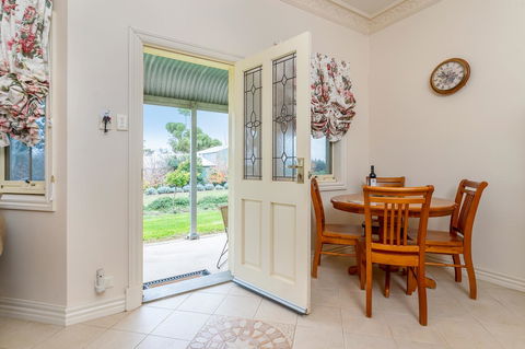 Barossa Vineyard Cottages - South Australia Travel 19