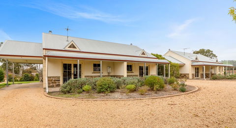 Barossa Vineyard Cottages - South Australia Travel 24