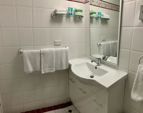 Ensenada Motor Inn And Suites - South Australia Travel 6