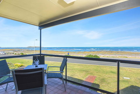 Franklin Beachfront Apartments - South Australia Travel 10