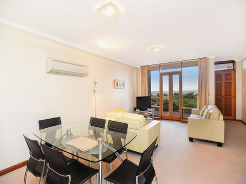 Franklin Beachfront Apartments - South Australia Travel 4