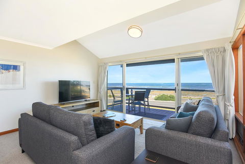 Franklin Beachfront Apartments - South Australia Travel 3