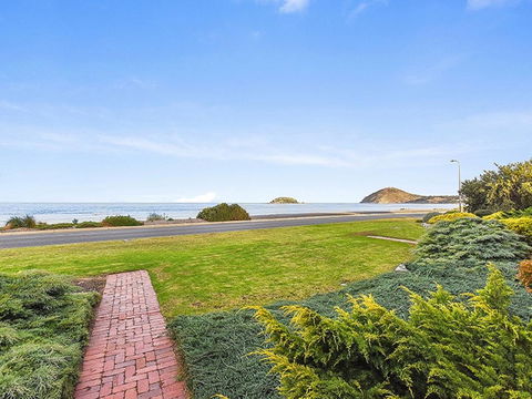 Franklin Beachfront Apartments - South Australia Travel 0