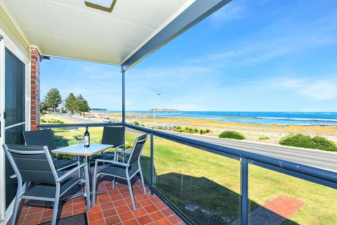 Franklin Beachfront Apartments - South Australia Travel 1