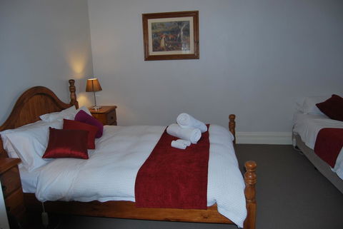 Jacaranda Cottage - South Australia Travel 10