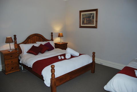 Jacaranda Cottage - South Australia Travel 7
