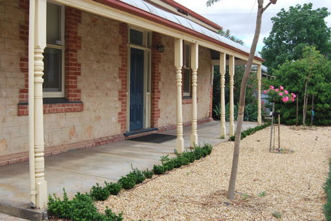 Jacaranda Cottage - South Australia Travel 12