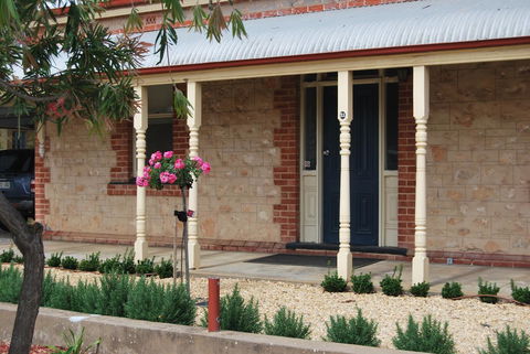Jacaranda Cottage - South Australia Travel 13