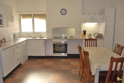 Jacaranda Cottage - South Australia Travel 3