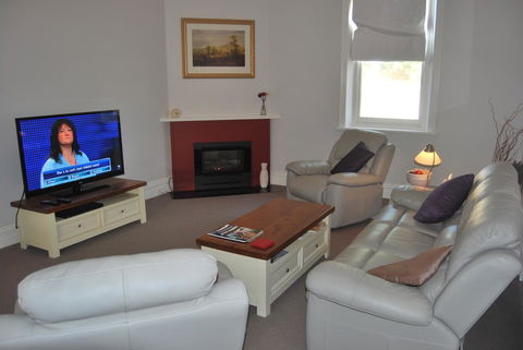 Jacaranda Cottage - South Australia Travel 2